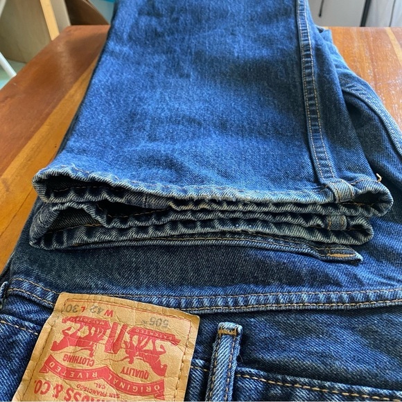Levi's 505 Men's size 42w/30L Blue Straight Jeans with Classic Indigo Color - Picture 6 of 9